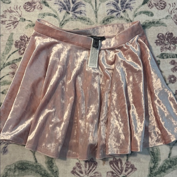 Forever 21 Shimmering Blush Velvet Mini Skirt - Picture 2 of 3